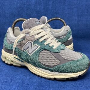 New Balance 2002R New Spruce Green Magnet Grey Black Size 7 womens US